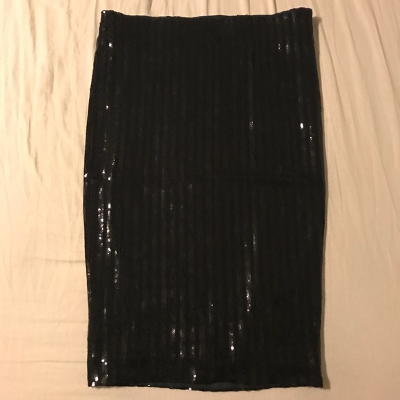 Black Sequined Guess Skirt - Picture 1 of 2